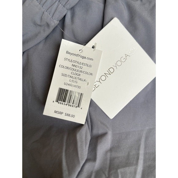 BEYOND YOGA Stretch Woven In Stride Lined Shorts – Size L – SOLD OUT – - Picture 4 of 5